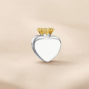 Queen of Hearts Charm